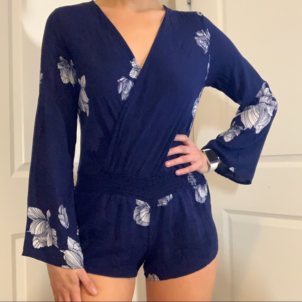 Dropped-Waist Navy Floral Romper 💙🤍